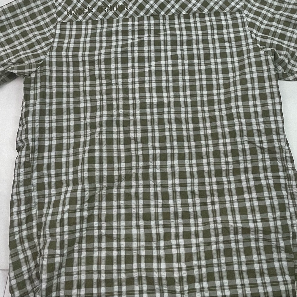 Under Armour Button Up Athletic Light Weight Shirt - image 7